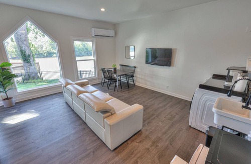 Nashville Apartment | Waterfront Guest House Suite, River Views 15 minutes from Downtown! Pet Friendly