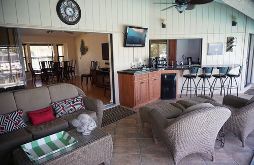 Caloosahatchee House | Waterfront Gulf Access Pool Home - GREAT LOCATION & FRESH REMODEL !