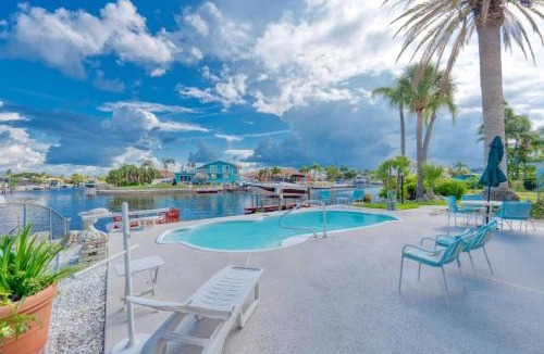 Gulf Harbors House | Waterfront Gulf Getaway