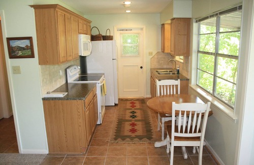 Lakeshore Ranch Cottage | Waterfront Hatter Cove Cottage with Private Boat Dock