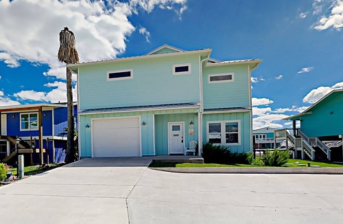 City-by-the Sea House | Waterfront Haven | City-By-The Sea | Dog-Friendly | Private Pool & Dock