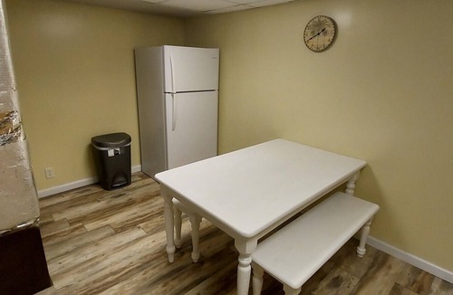 Industrial Apartment | Waterfront Haven~7 Mins to Masters~Pool~Kayak~BBQ