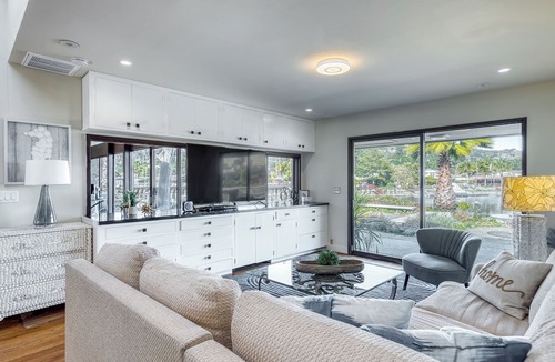 San Rafael House | Waterfront Hawaiian oasisnn