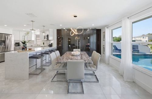 Bay Crest Park House | Waterfront~Heated Pool~Home Gym~Fire Pit