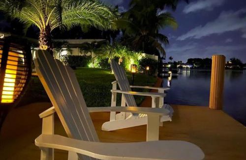North Corals House | Waterfront Heated Pool(Complimentary), Jacuzzi, Pier, 2mi to Beach