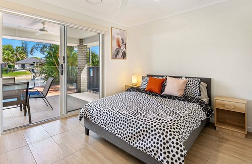 Mermaid Waters House | Waterfront Hide-Out