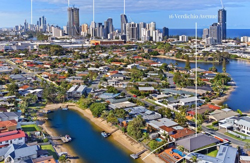 Mermaid Waters House | Waterfront Hide-Out