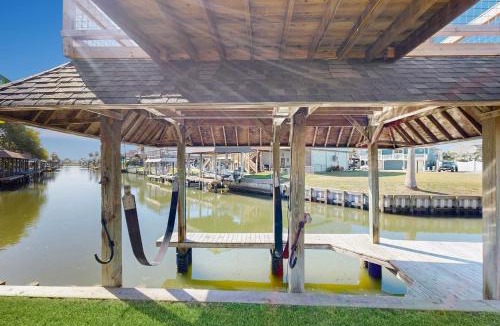 La Marque House | Waterfront Hideaway