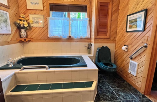 Surry House | Waterfront Hideaway