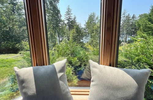 Surry House | Waterfront Hideaway