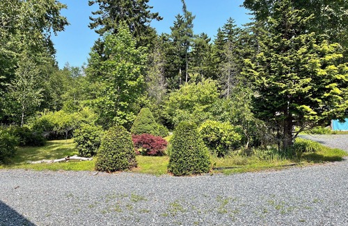 Surry House | Waterfront Hideaway