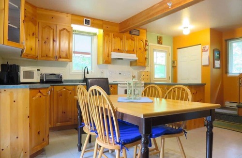 Blue Sea Cottage | Waterfront, hiking trails, ATV, Skidoo