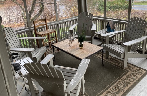 Seneca Falls House | Waterfront Historic Register 1830 Cobblestone Lake House