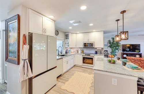 North Fort Myers House | Waterfront Home w/Boat Dock & Bar in N Fort Myers
