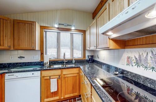 Surry House | Waterfront home and studio combination with fast WiFi, deck, & two kitchens