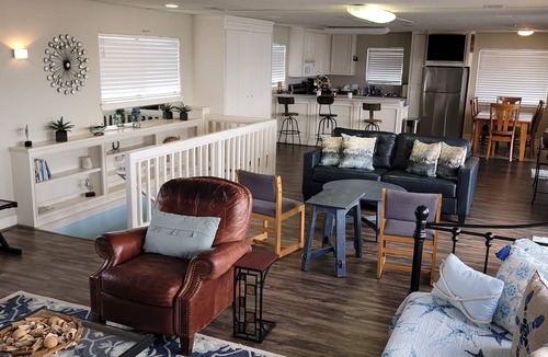 Conroe House | Waterfront Home - BEST VIEWS! Private Fishing Pier - walk to bars & restaurants