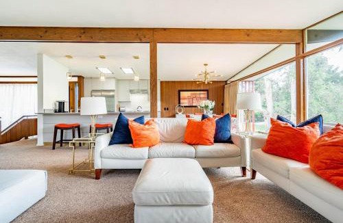 Riverview Estates House | Waterfront Home by Ralph Twitchell