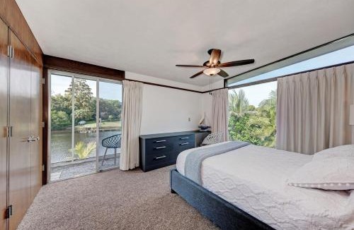 Riverview Estates House | Waterfront Home by Ralph Twitchell