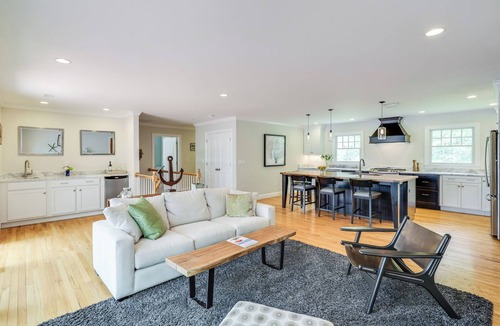 Cotuit House | Waterfront home, great location/Private Dock/Kayak, Golf, Shops, Dinning