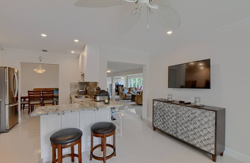 Tropic Palms House | Waterfront Home! Gulf Stream with Kayaks