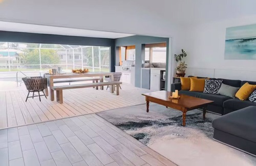 Fort Myers House | Waterfront Home Heated Pool BBQ Kayaks