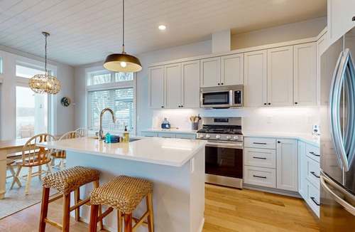 Langley House | Waterfront home in Langley, peaceful, walkable community