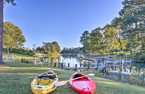 Weems House | Waterfront Home in Quiet Cove: Kayaks On-Site
