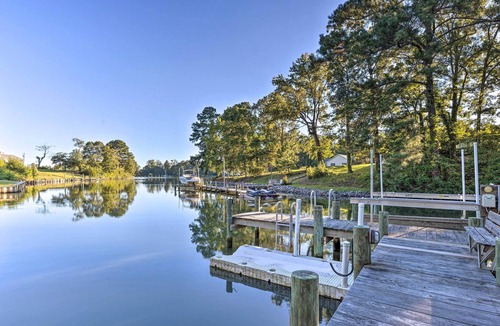 Weems House | Waterfront Home in Quiet Cove: Kayaks On-Site