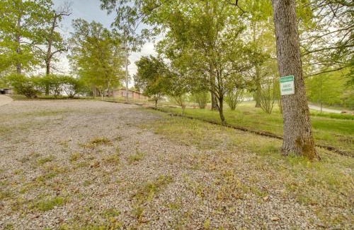 Poplar Bluff Apartment | Waterfront Home Near Mark Twain National Forest