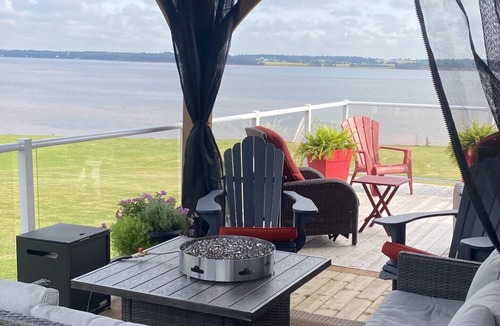 Georgetown House | Waterfront Home of over 2 acres!