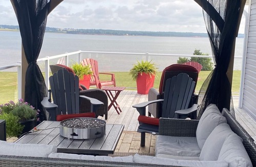 Georgetown House | Waterfront Home of over 2 acres!