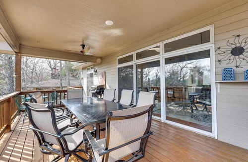 Lost Bridge Village House | Waterfront Home on Beaver Lake w/2 Decks!