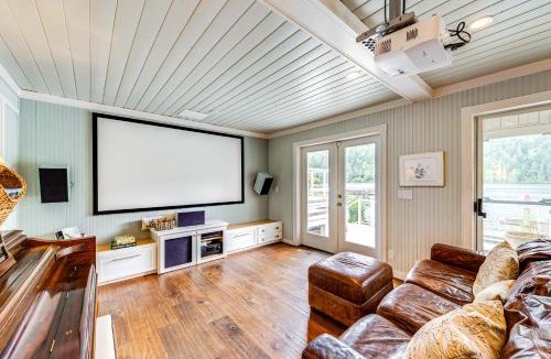 Bellingham House | Waterfront Home on Lake Samish w/Hot Tub & Dock!