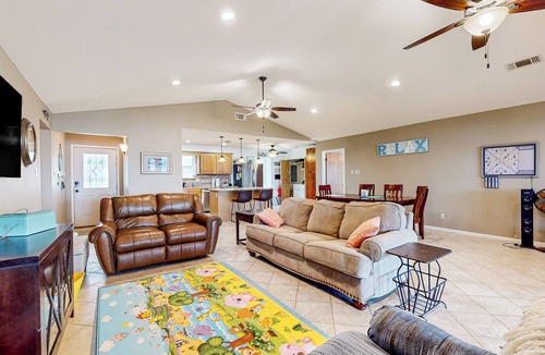 Cotton Gin Cottage | Waterfront Home on Lake Limestone w/Dock