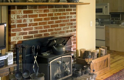 Sebascodegan Island House | Waterfront home on scenic cove.