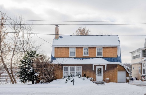 Kaukauna House | Waterfront Home - Relaxing Fox River Escape