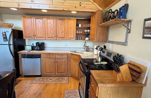 Grand Marais Cottage | WATERFRONT HOME RIGHT ON THE BEACH