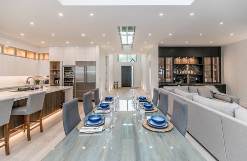 Innisfil House | Waterfront home, Sauna, Jacuzzi, Heated pool 28-day