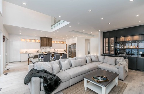 Innisfil House | Waterfront home, Sauna, Jacuzzi, Heated pool 28-day