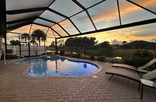 Broadmoor House | * Waterfront home to relax, reconnect, and create unforgettable memories together! *