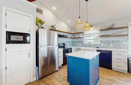 Flour Bluff House | Waterfront home with private pool & dock - outdoor patio with a view
