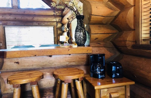 Marble Falls Cabin | Waterfront Home w/Big Deck+Lake Views|Sleeps 4