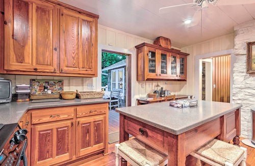 Mirror Lake Cabin | Waterfront Home w/Boat Dock on Mirror Lake!
