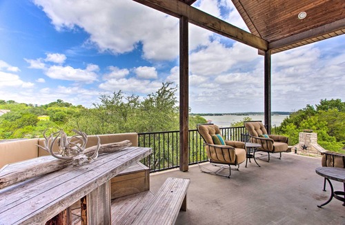 Granbury Cottage | Waterfront Home w/Boat Dock on Lake Granbury!