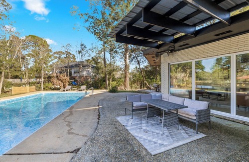 Mobile House | Waterfront Home w/Pool, RV Hookup, & River View