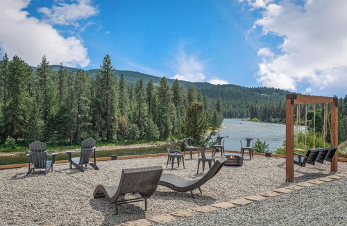 Post Falls House | Waterfront home w/River access & Amazing views