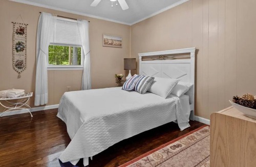 Kilmarnock House | Waterfront Home w/ Screened Porch, Dock, Fire Pit🔥