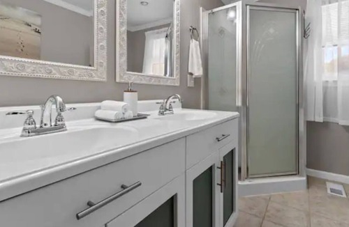 Kilmarnock House | Waterfront Home w/ Screened Porch, Dock, Fire Pit🔥