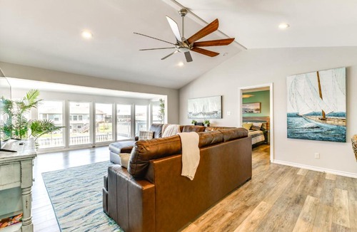City-by-the Sea House | Waterfront Home w/Deck & Pool in City-by-the-Sea