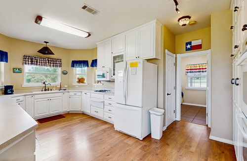 Buchanan Dam House | Waterfront home with kayak, view, fire pit & WiFi - dog-friendly